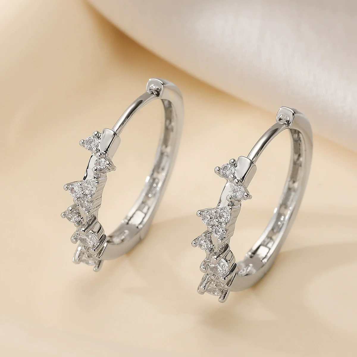 Wholesale Elegant 18K Gold Plated Copper Geometric Earrings For Women - Image 3
