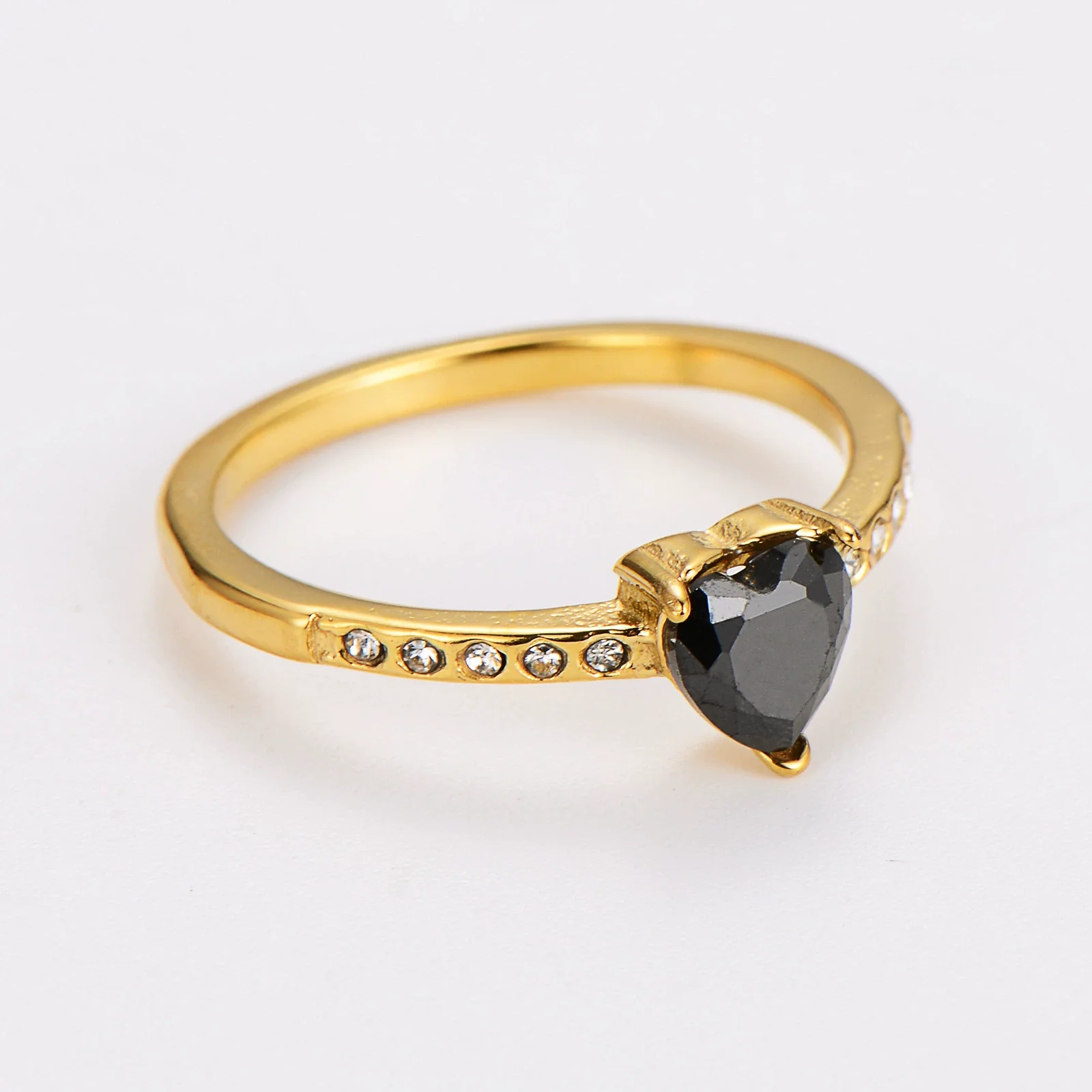 Wholesale Elegant Electroplated Stainless Steel Heart Shape Inlaid Zircon Colored Diamond Ring For Women - Image 10