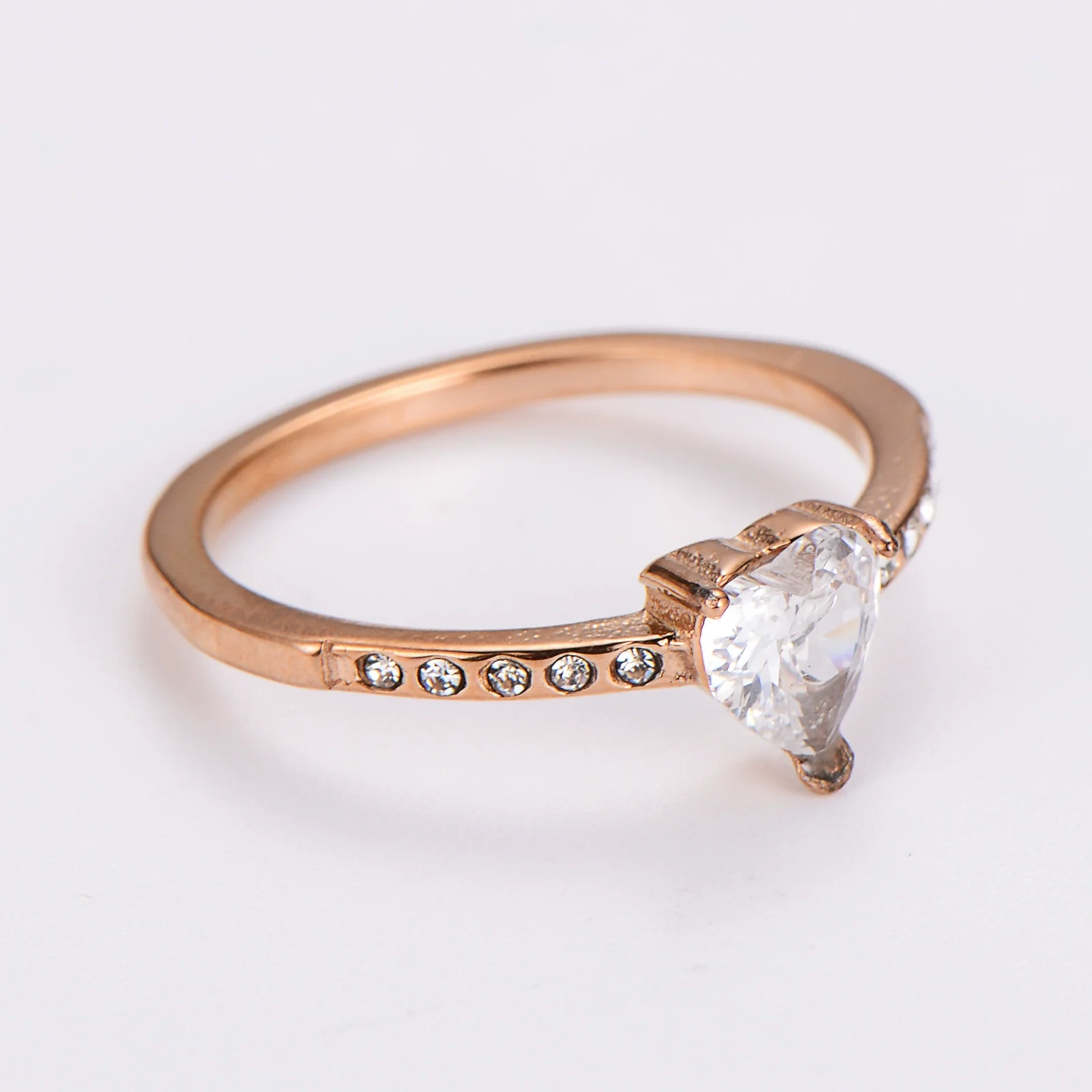 Wholesale Elegant Electroplated Stainless Steel Heart Shape Inlaid Zircon Colored Diamond Ring For Women - Image 14