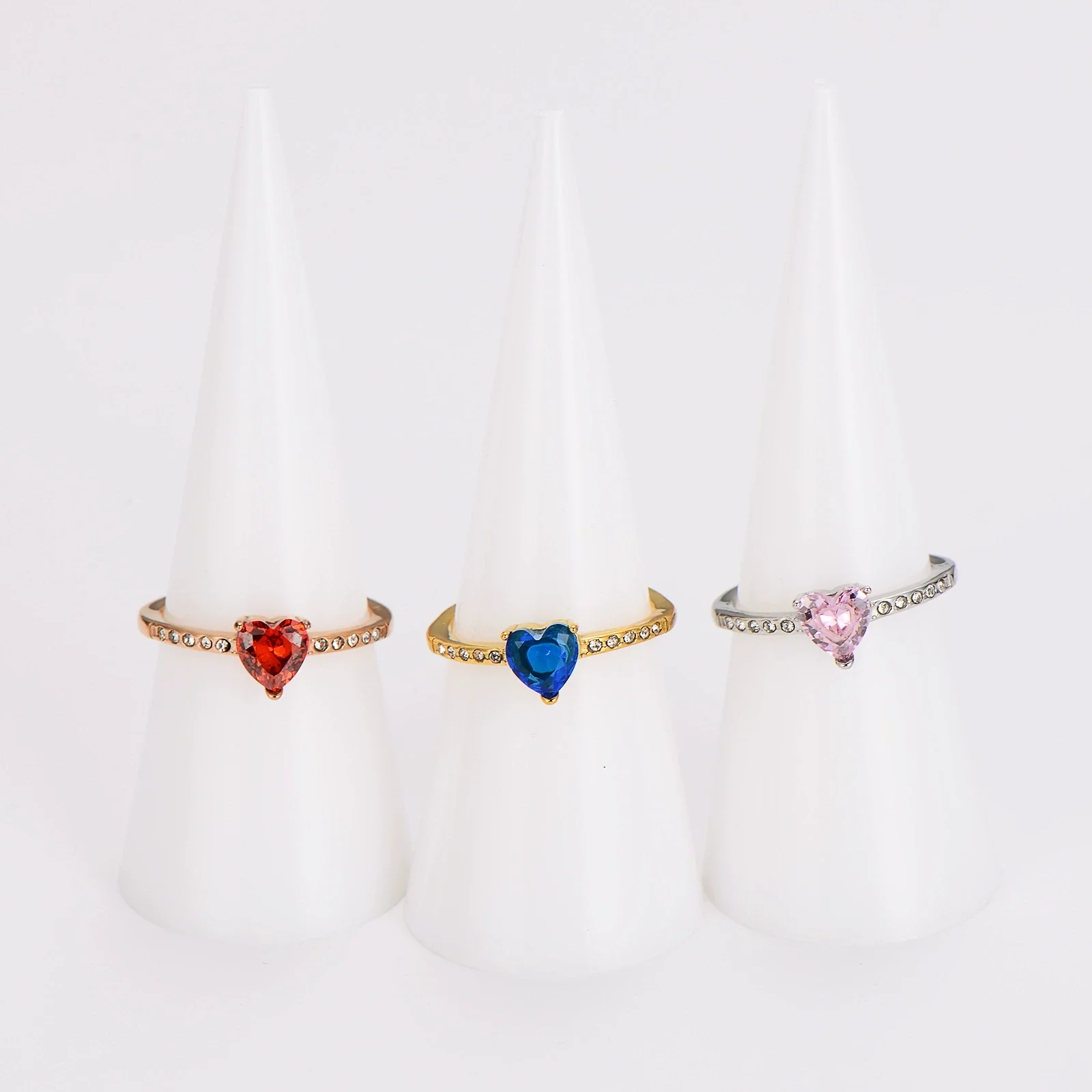 Wholesale Elegant Electroplated Stainless Steel Heart Shape Inlaid Zircon Colored Diamond Ring For Women - Image 4