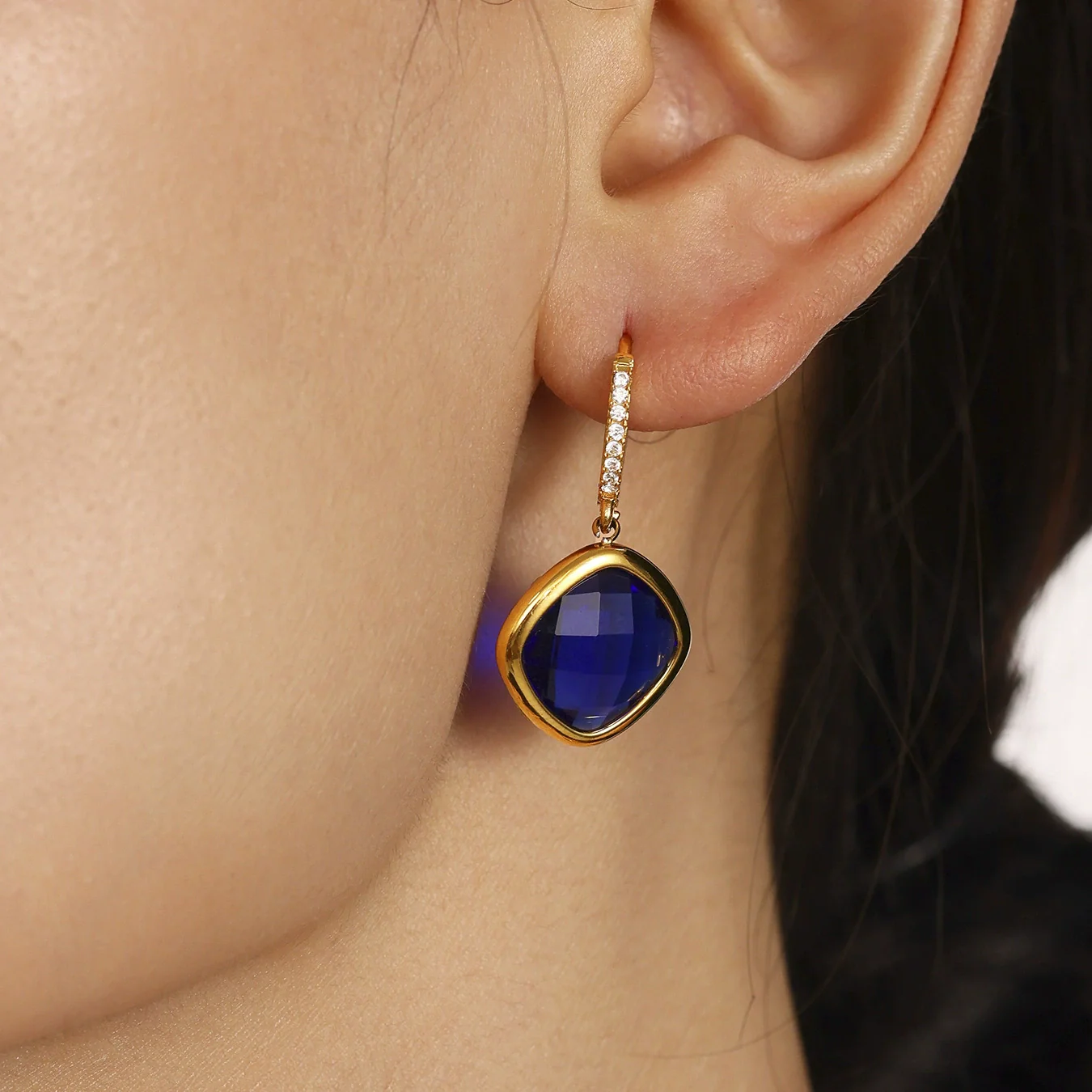 Wholesale Elegant Light Luxury Geometric Glass Stone And Stainless Steel Goldplated Earrings For Women - Image 4