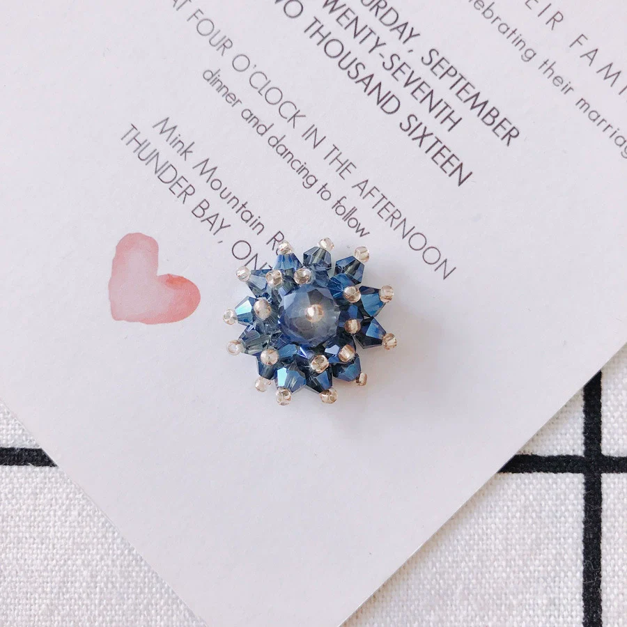 Wholesale Exaggerated Flower Handmade Beaded Alloy Ear Clip Woven Transparent Crystal Snowflake Earrings - Image 10