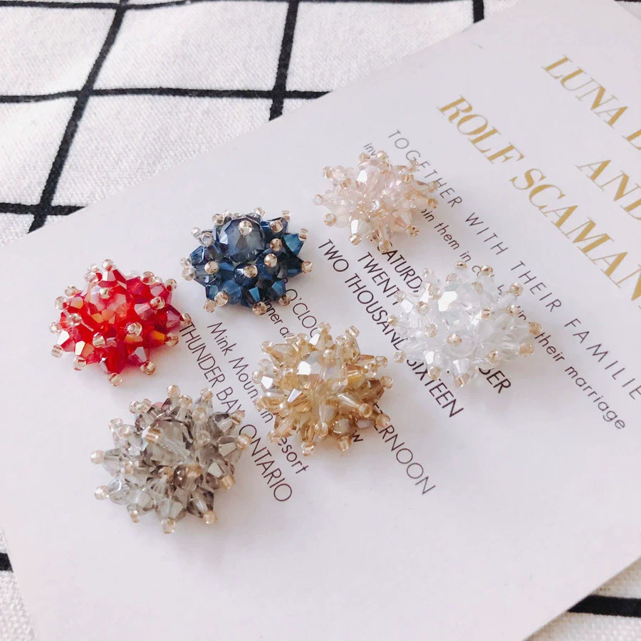 Wholesale Exaggerated Flower Handmade Beaded Alloy Ear Clip Woven Transparent Crystal Snowflake Earrings - Image 4