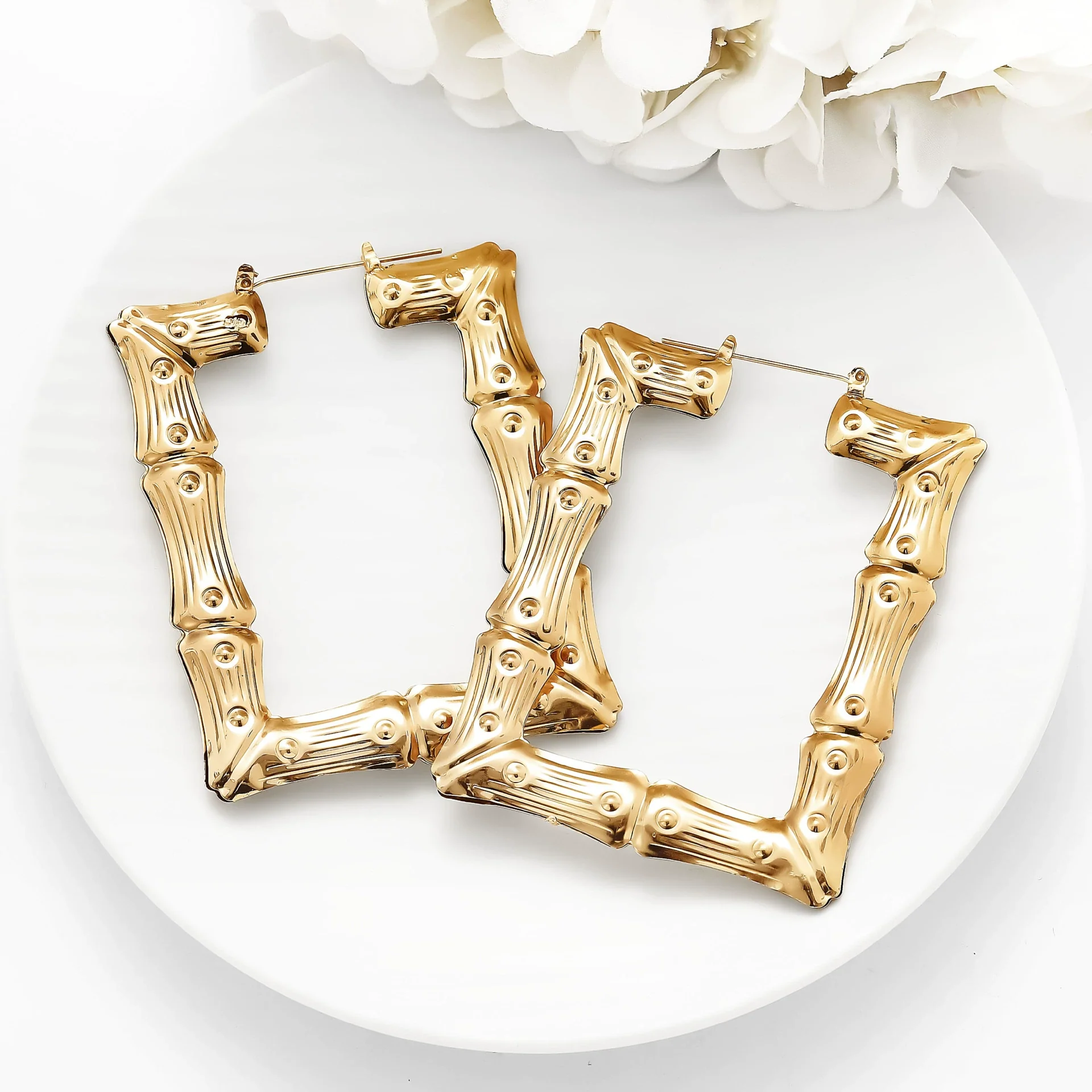 Wholesale Exaggerated Golden Geometric Alloy Hiphop Street Dance Earrings For Women With Electroplating - Image 10