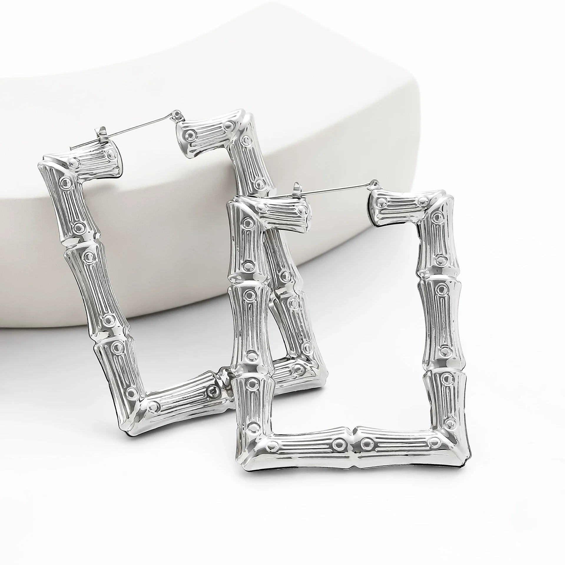 Wholesale Exaggerated Golden Geometric Alloy Hiphop Street Dance Earrings For Women With Electroplating - Image 11