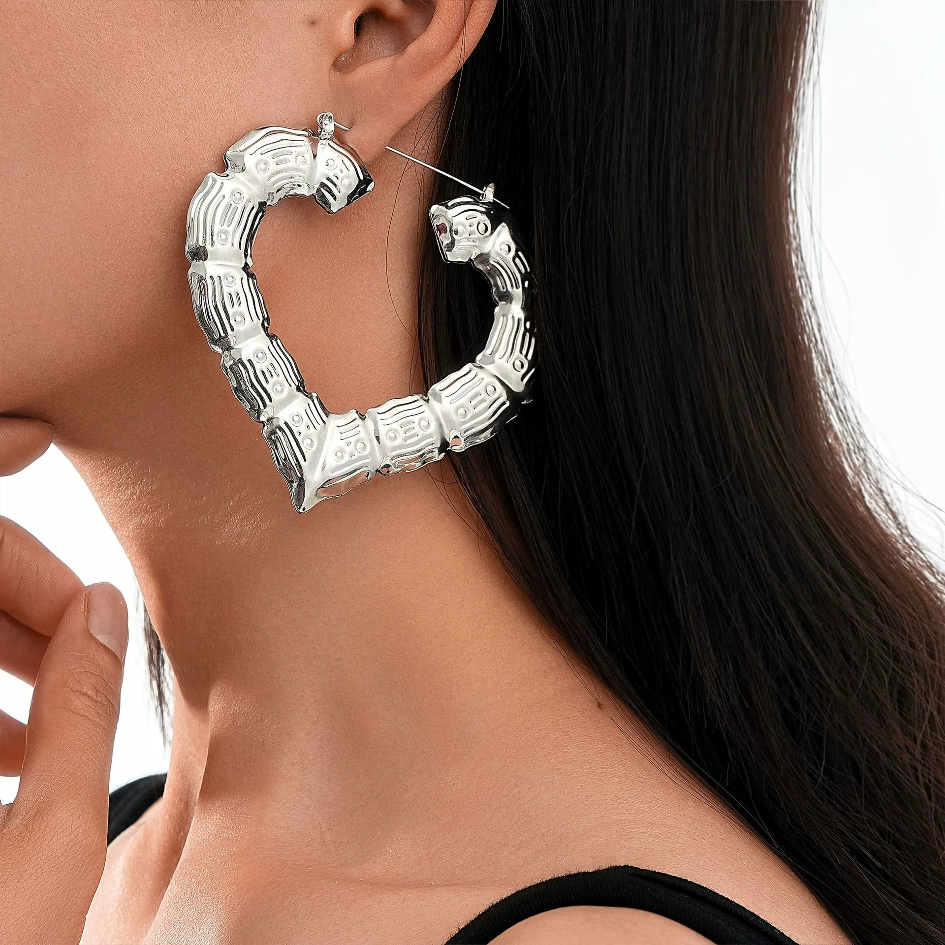 Wholesale Exaggerated Golden Geometric Alloy Hiphop Street Dance Earrings For Women With Electroplating - Image 3