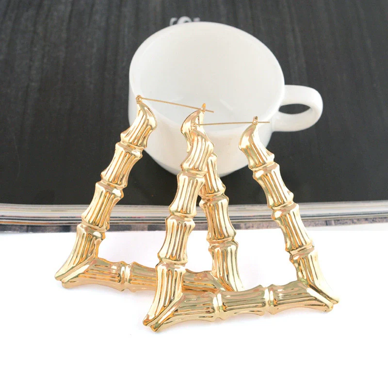 Wholesale Exaggerated Golden Geometric Alloy Hiphop Street Dance Earrings For Women With Electroplating - Image 4