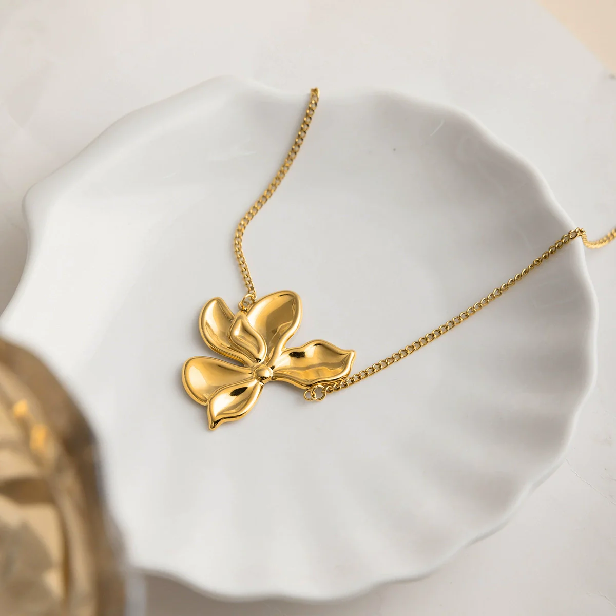 Wholesale Exaggerated Ninelayered Floral Stainless Steel 18K Gold Electroplated Necklace For Women - Image 4