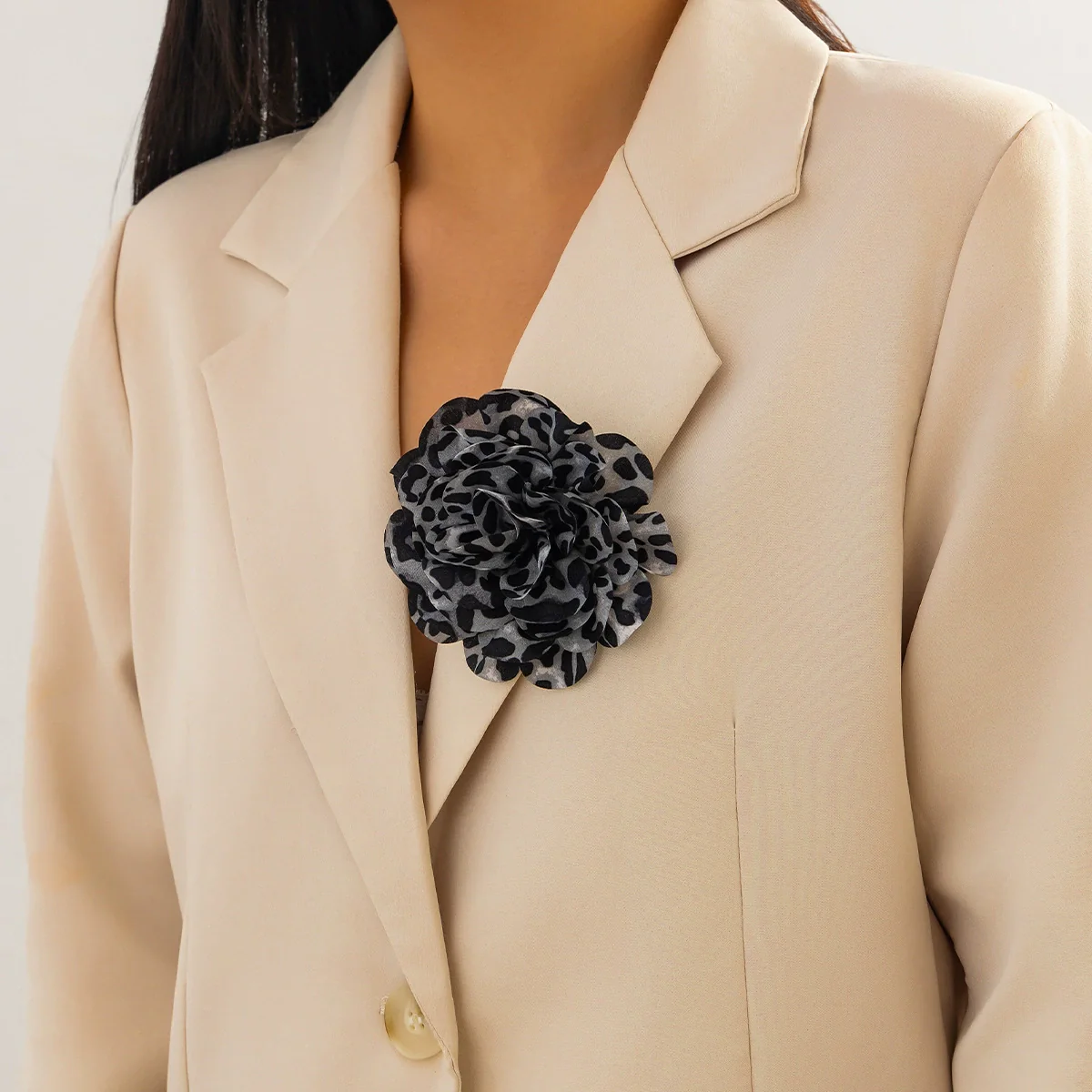 Wholesale Fabric Exaggerated Flower Pattern Duckbill Clip Pin Brooch With Electroplating - Image 6