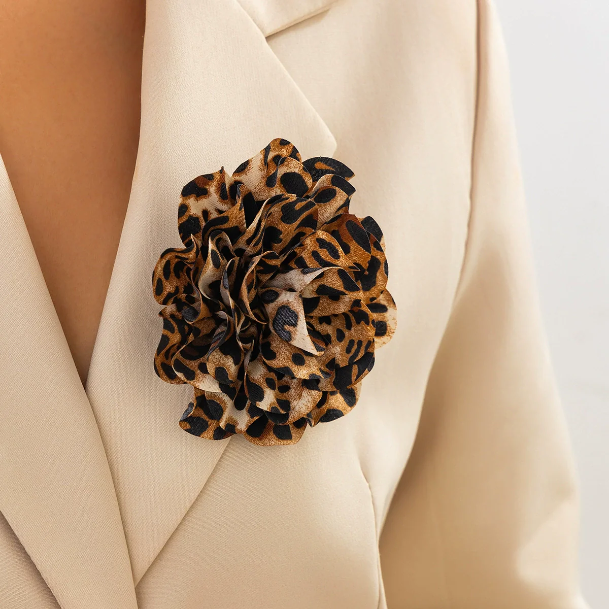 Wholesale Fabric Exaggerated Flower Pattern Duckbill Clip Pin Brooch With Electroplating - Image 7