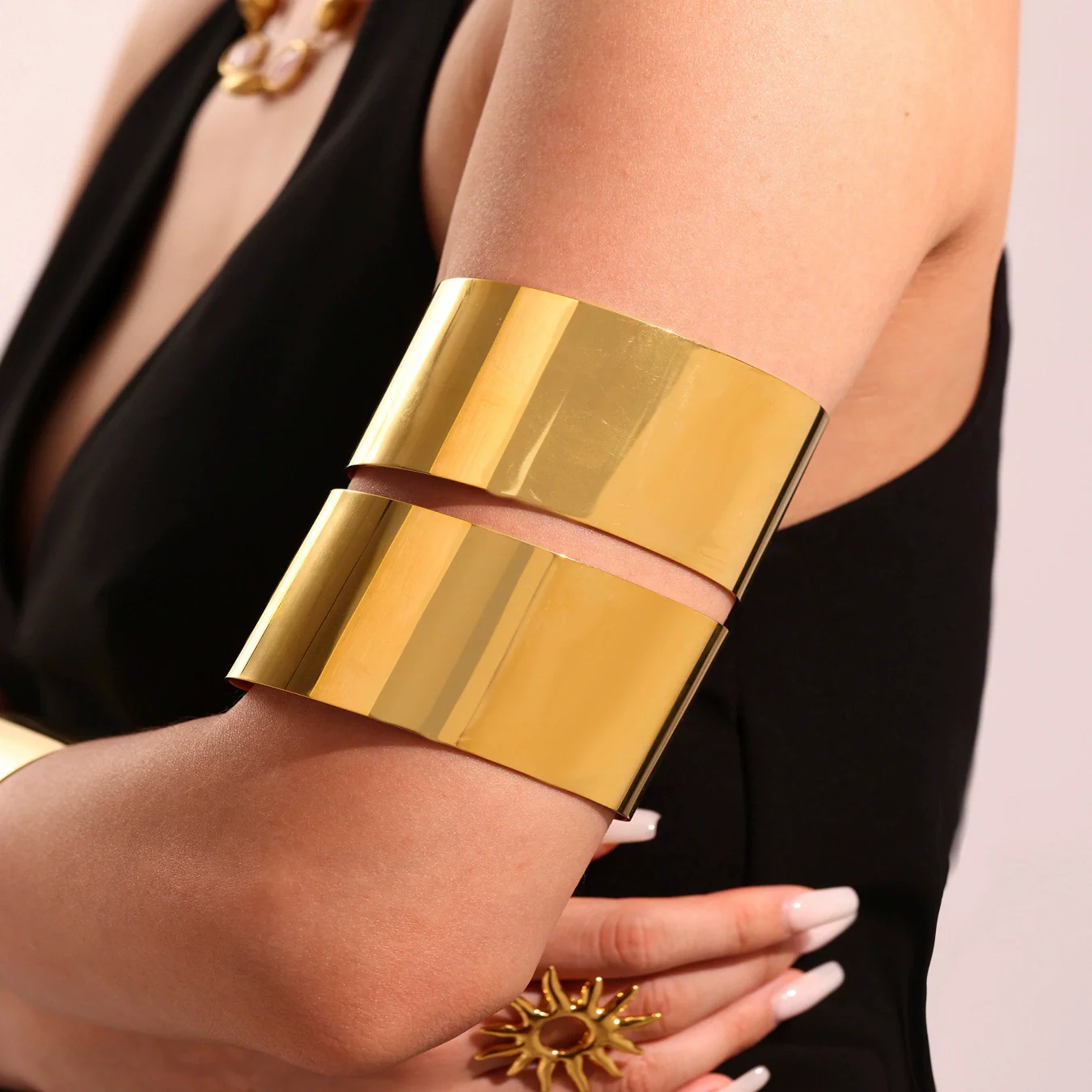 Wholesale Fashion Exaggerated Geometric Smooth Open Ferris Wheel Stainless Steel Goldplated Electroplated Light Luxury Bracelet - Image 4