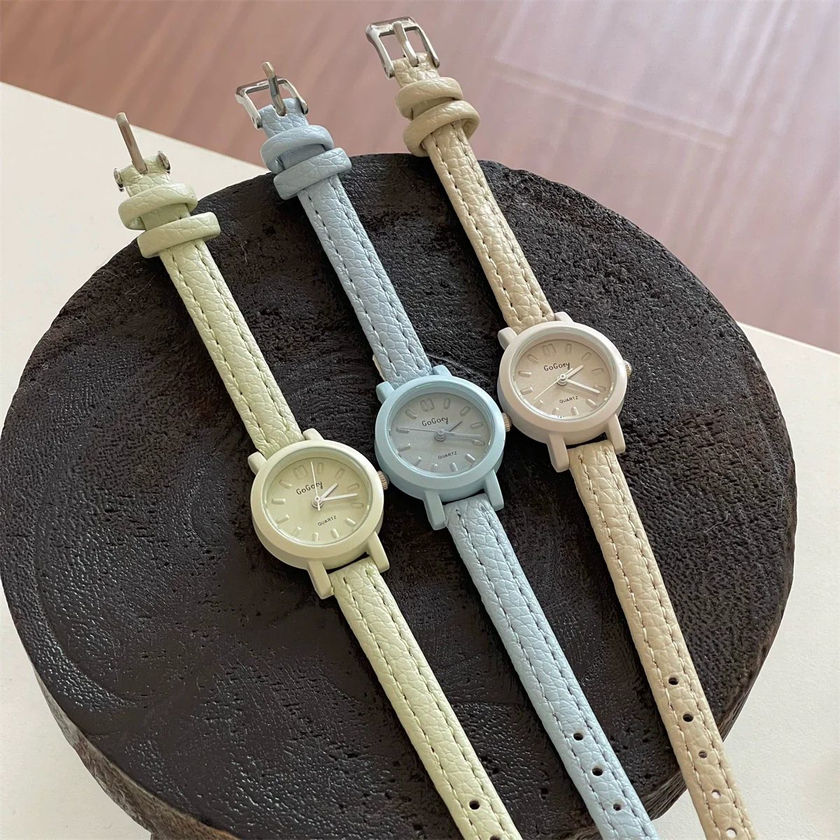 Wholesale Fashion Female Student Mini Dial Round Quartz Watch With Alloy Case And Pu Strap In Rose Red Candy Color - Image 2