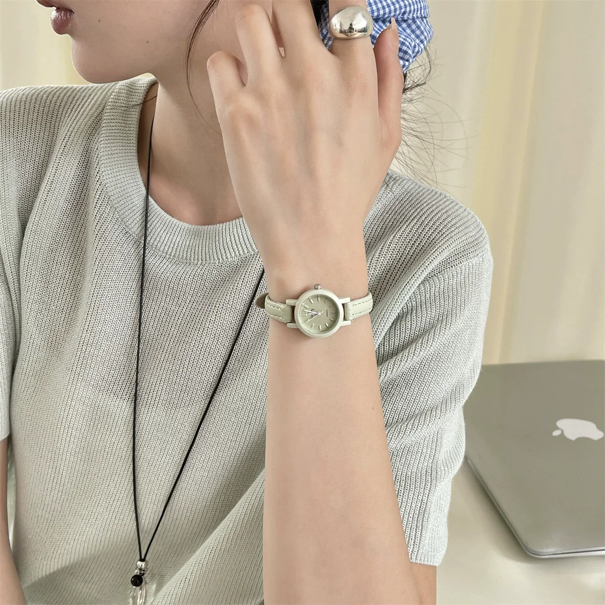 Wholesale Fashion Female Student Mini Dial Round Quartz Watch With Alloy Case And Pu Strap In Rose Red Candy Color - Image 4