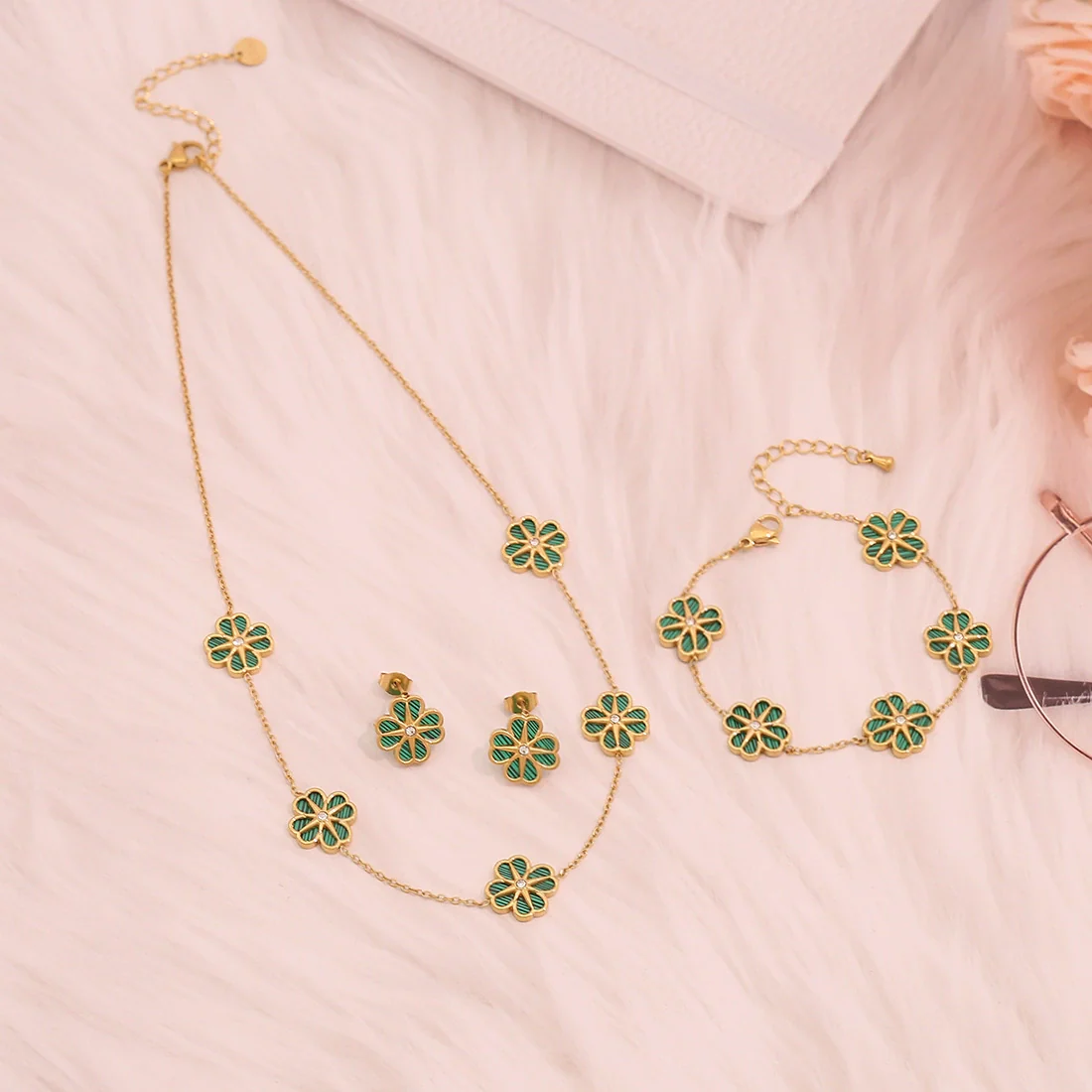 Wholesale Fashion Four Leaf Clover Stainless Steel Necklace Set In Old Money Style