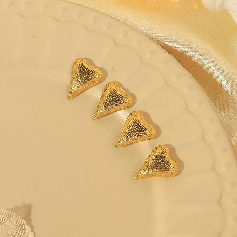Wholesale Fashion Heart Shape Stainless Steel Electroplating Hammer Love Earrings For Women - Image 3