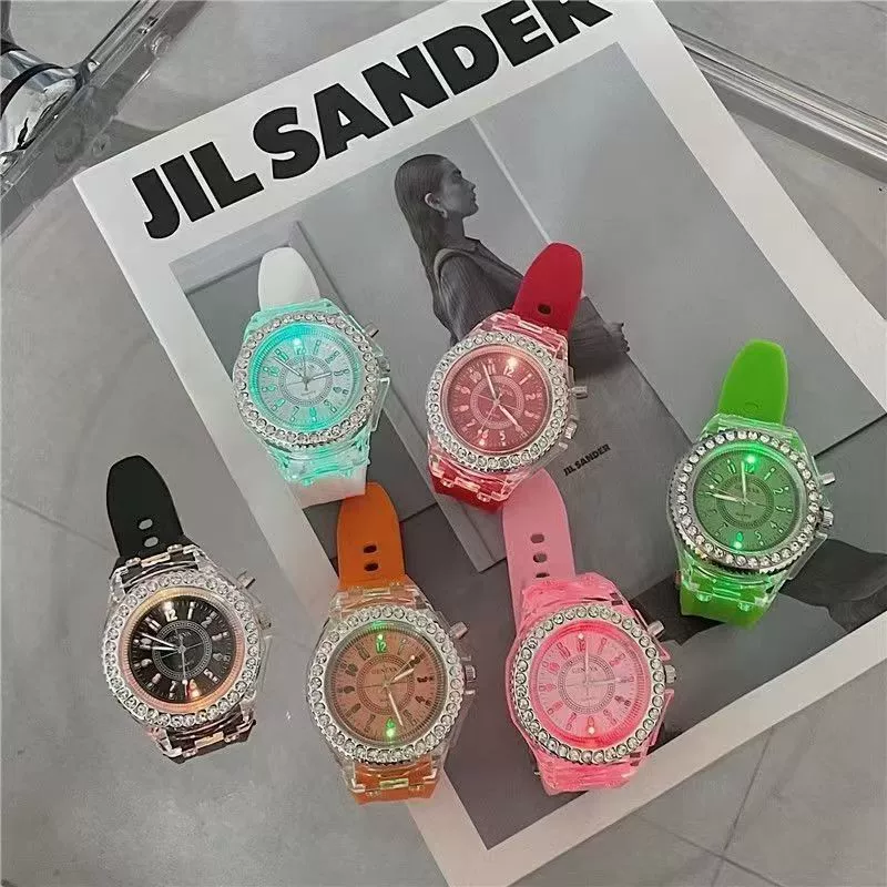 Wholesale Fashion Luminous Quartz Sports Watch Plastic Case Silicone Strap Stainless Steel Buckle Round Dial