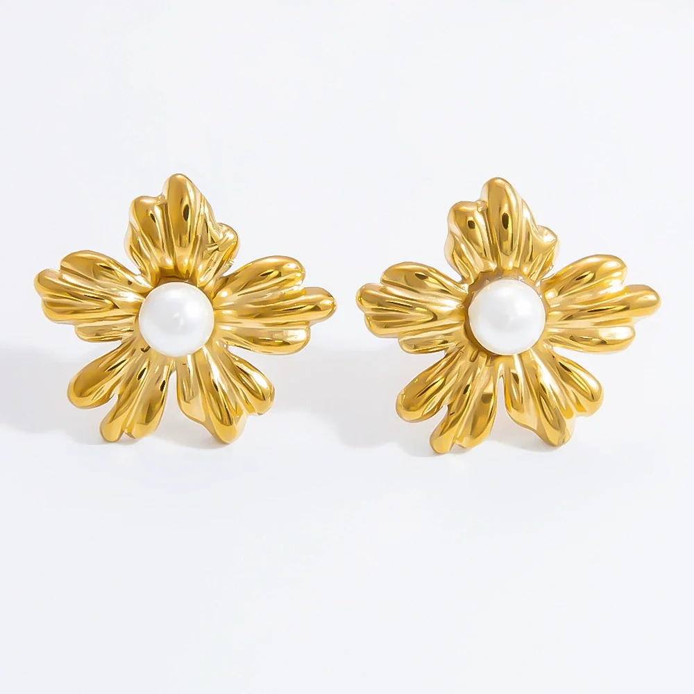 Wholesale Fashion Ol Style Stainless Steel Electroplated 18K Gold Pearl Flower Earrings For Women - Image 5