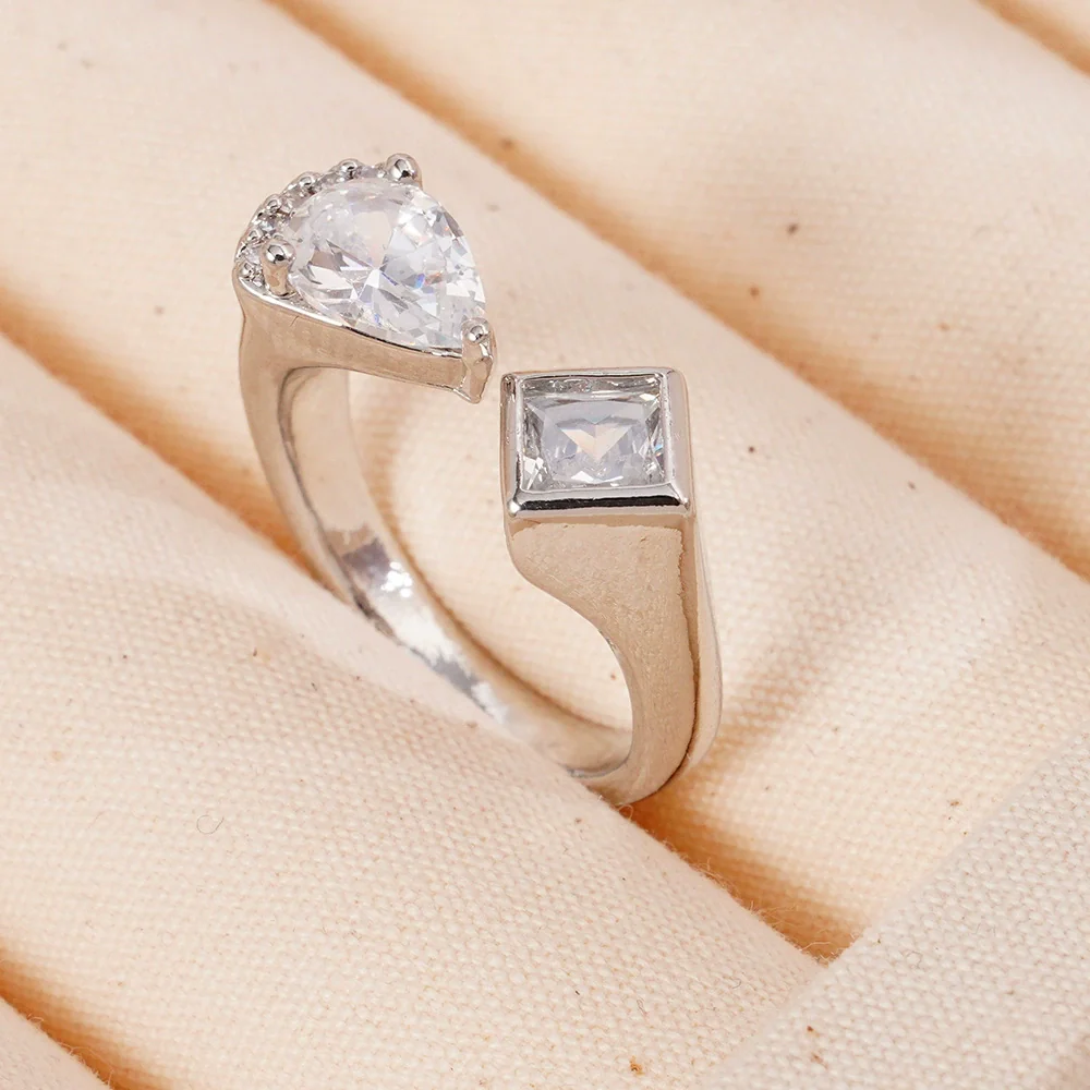 Wholesale Fashion Retro Simple Love Copper Ring Inlaid Zircon With Geometric Pattern And Electroplating For Women - Image 9