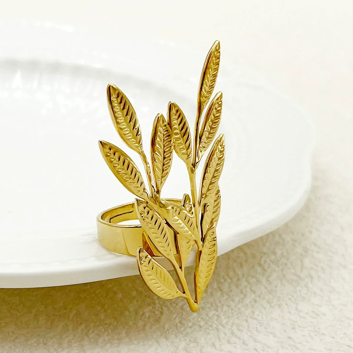 Wholesale Fashion Women's Stainless Steel Leaves Opening Ring With Electroplating Treatment - Image 4