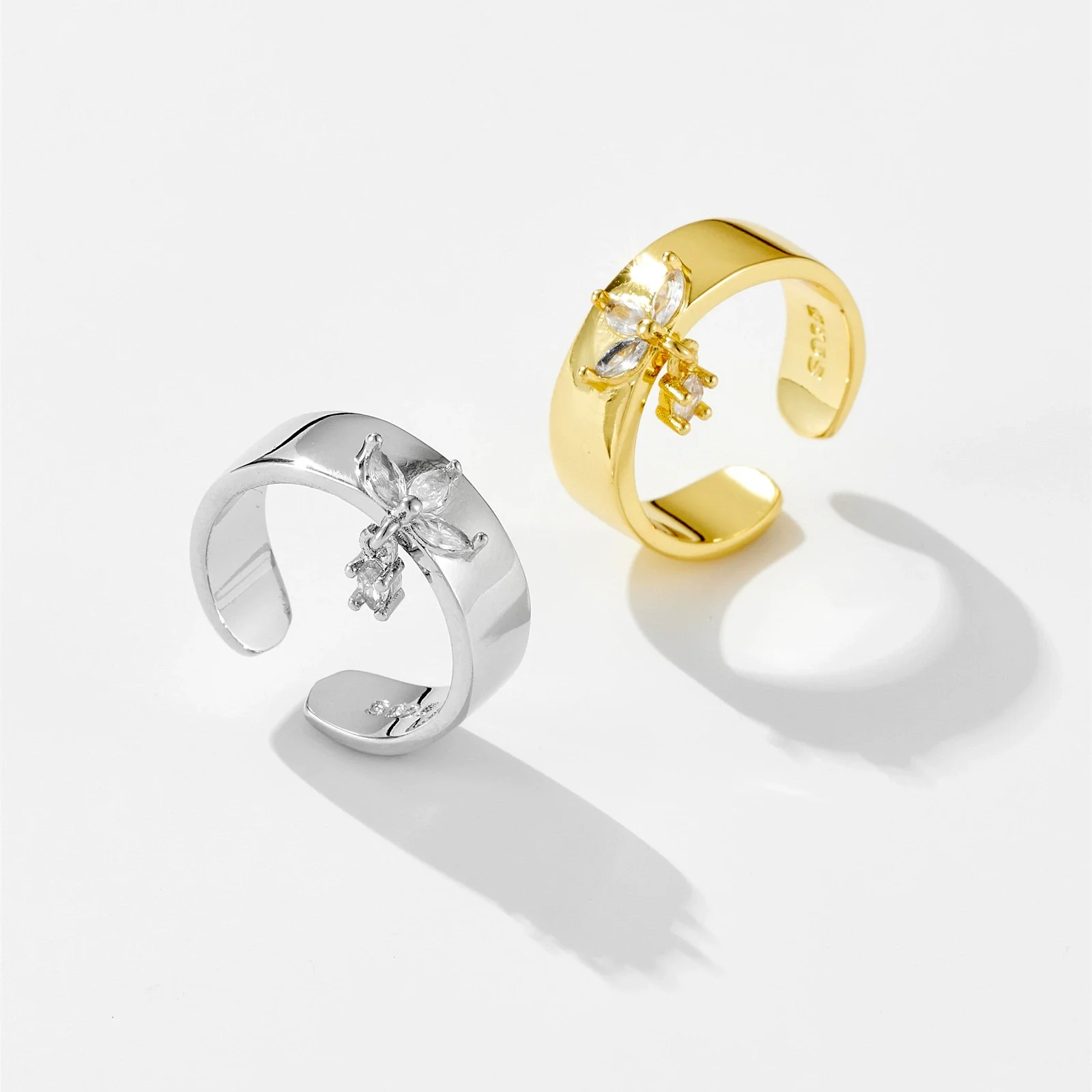 Wholesale Fashionable Geometric Copper Ring With Electroplated Platinum And 18K Gold For Ladies And Unisex - Image 2