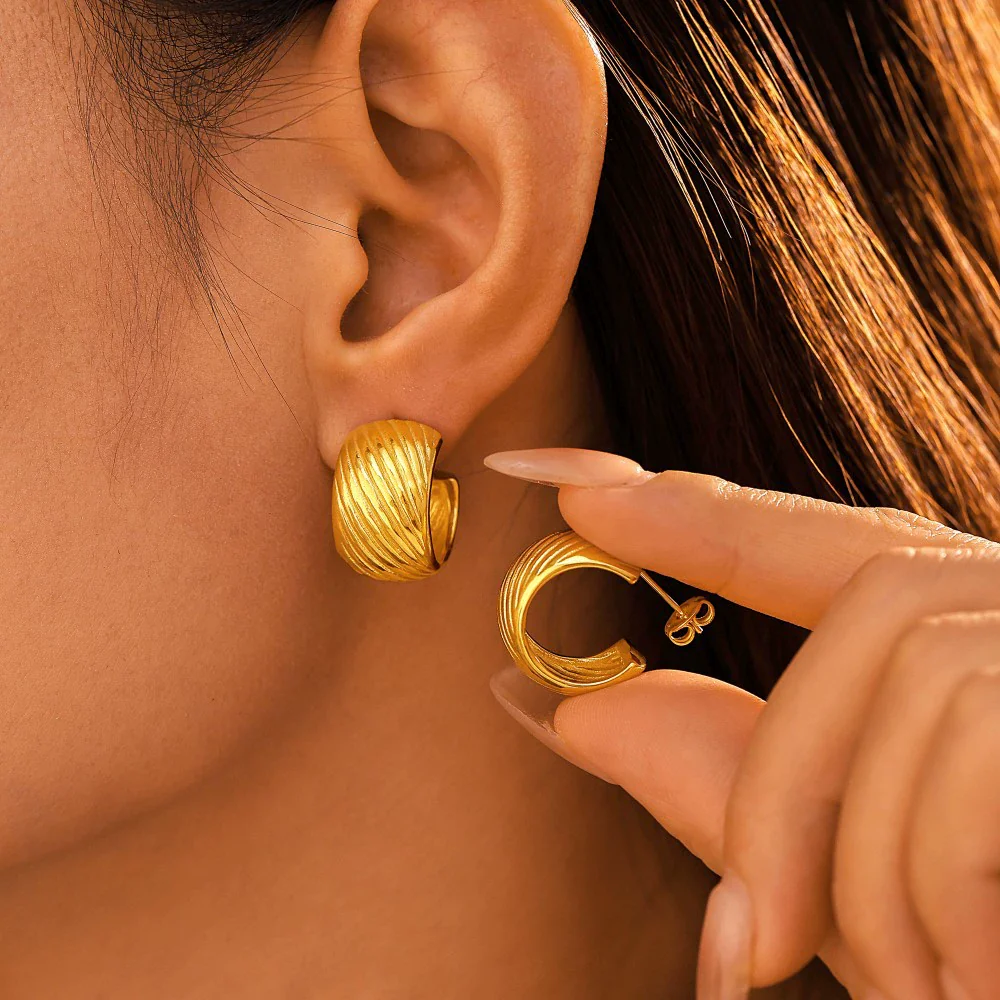 Wholesale Fashionable Geometric Ctype Twill Stainless Steel 18K Gold Plated Nonallergic Women's Earrings