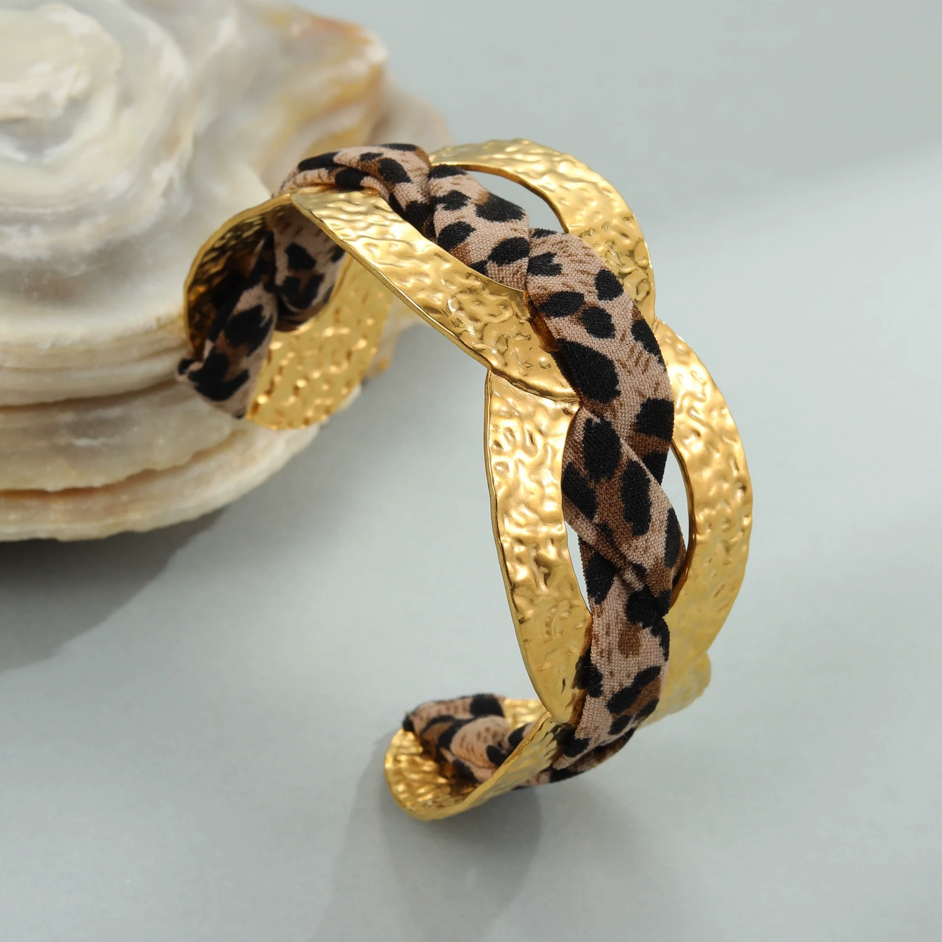 Wholesale Fashionable Leopard Print Geometric Stainless Steel 18K Gold Plated Bracelet For Women - Image 4