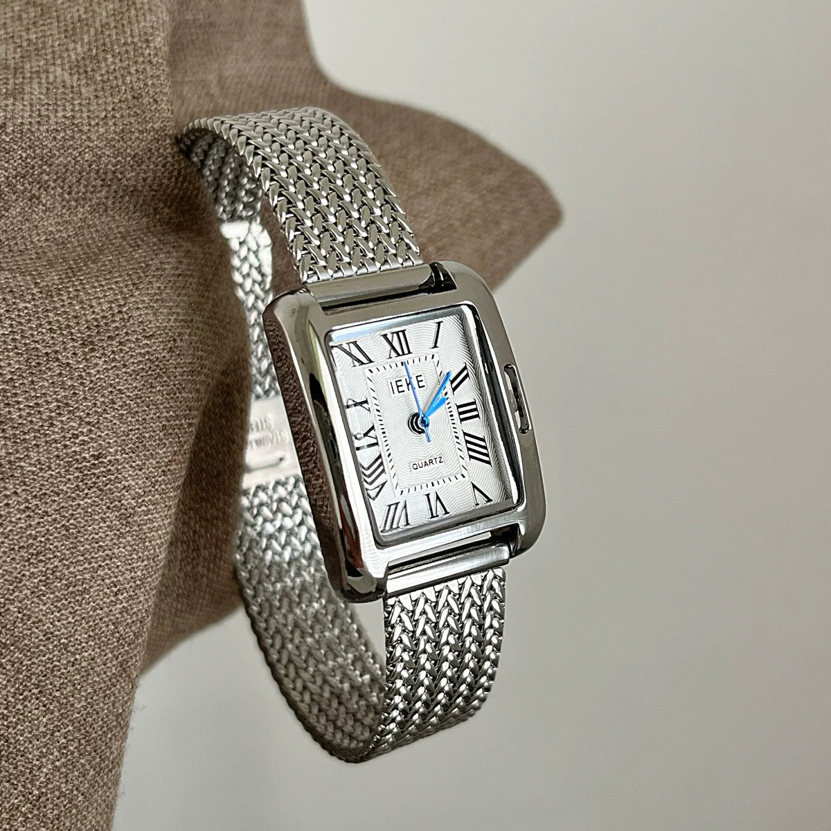 Wholesale Fashionable Rectangular Metal And Stainless Steel Chain Watch With Roman Scale And Printed Logo - Image 4