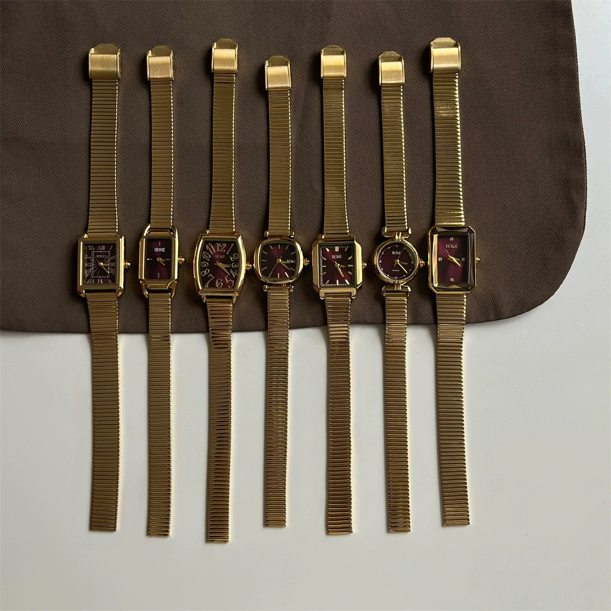 Wholesale Female Medieval Style Metal Case Quartz Ankora Red Watch