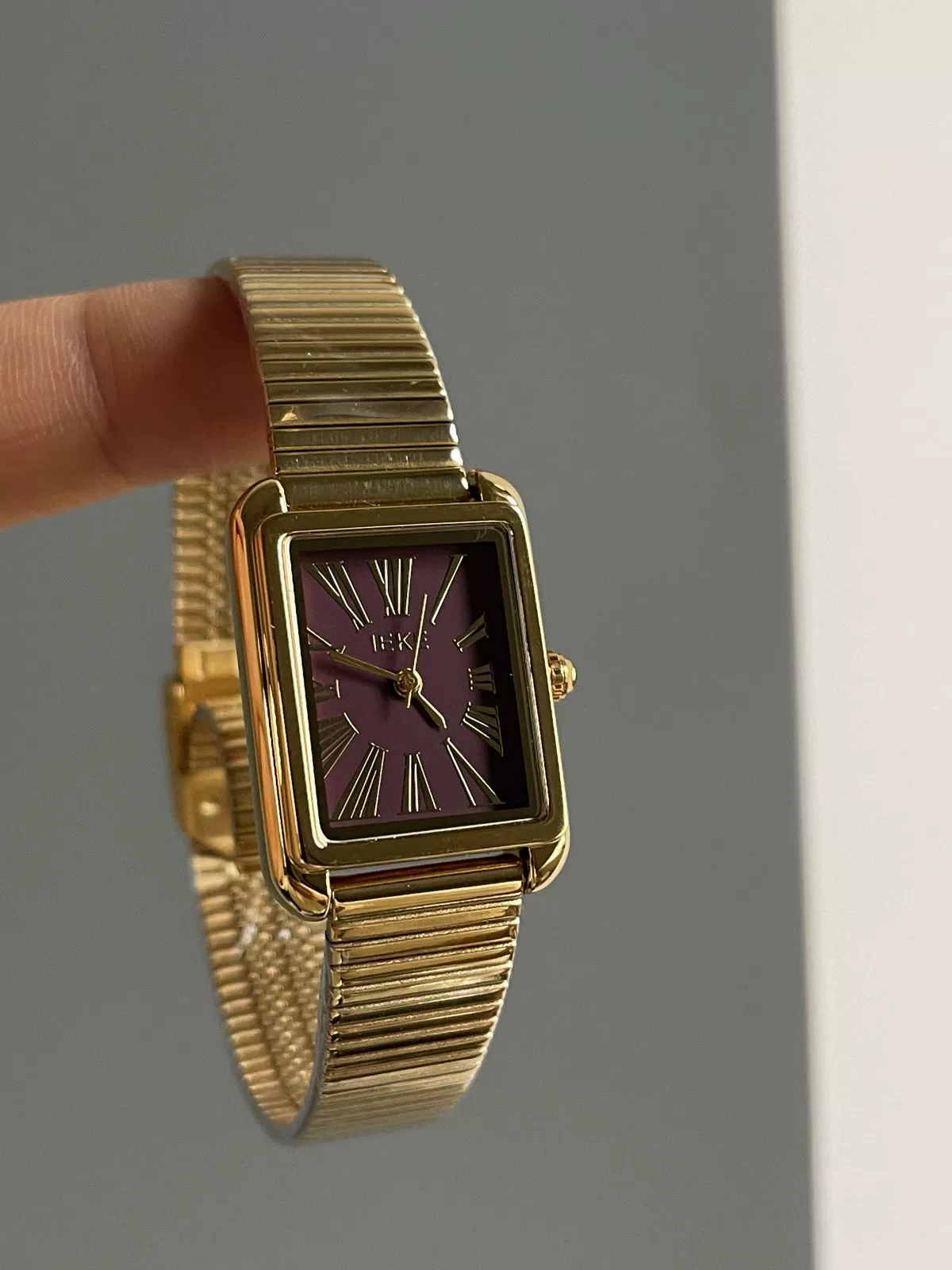 Wholesale Female Medieval Style Metal Case Quartz Ankora Red Watch - Image 13