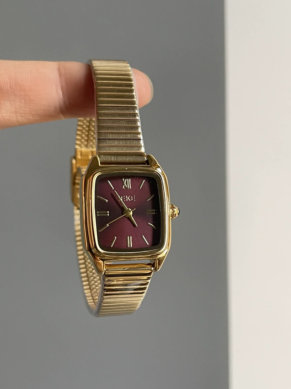 Wholesale Female Medieval Style Metal Case Quartz Ankora Red Watch - Image 16