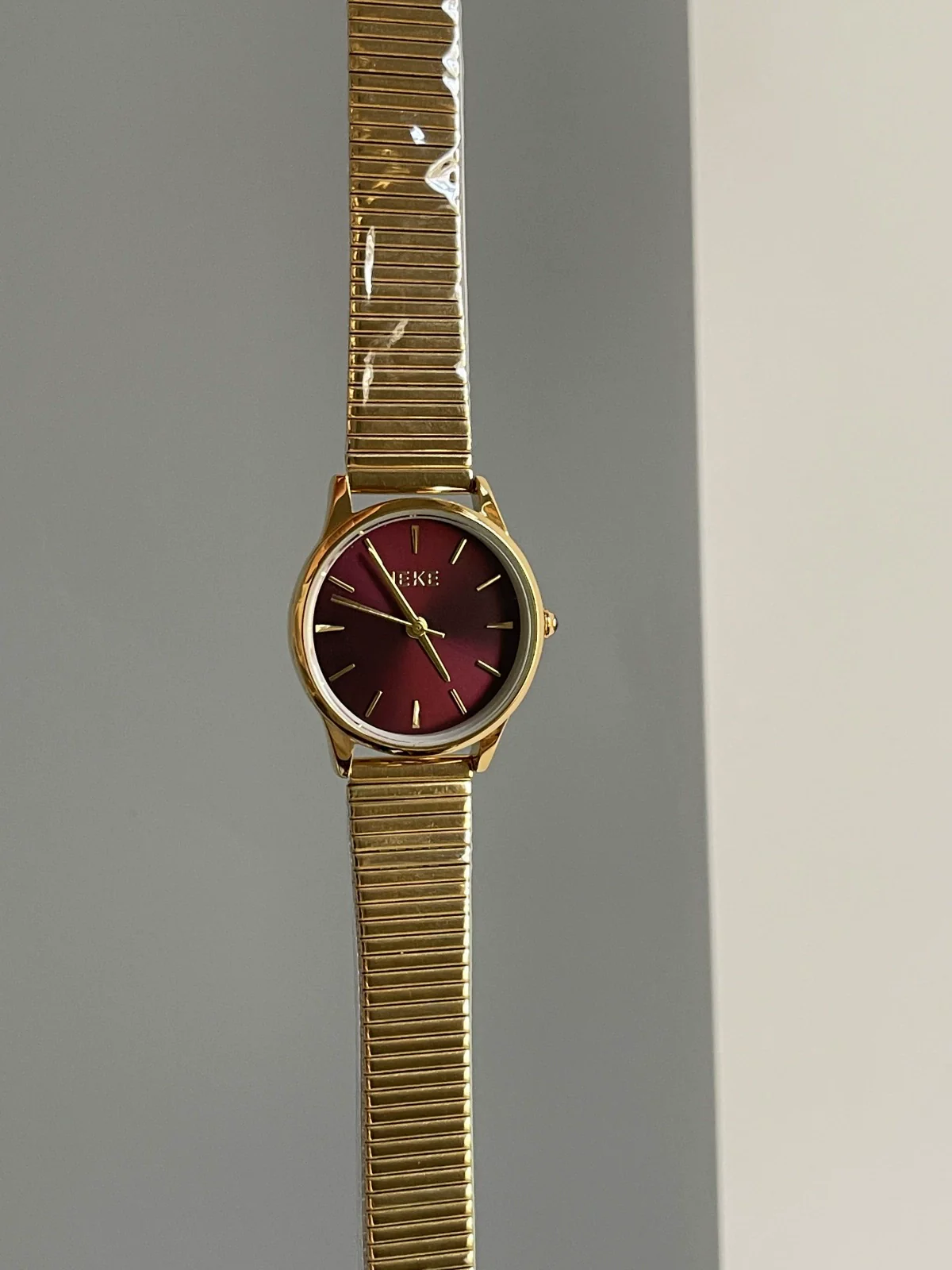 Wholesale Female Medieval Style Metal Case Quartz Ankora Red Watch - Image 17