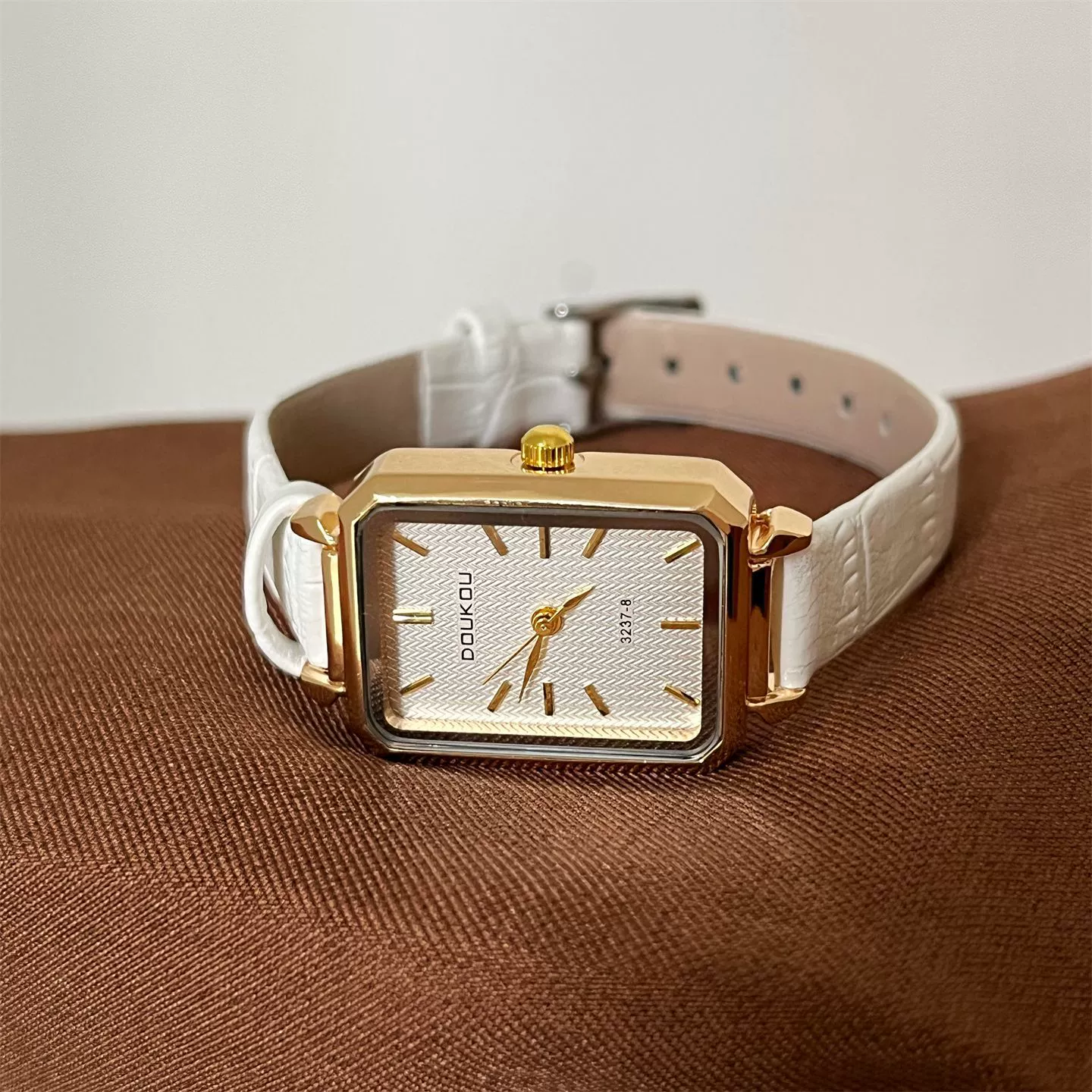 Wholesale Female Student Belt Watch Alloy Rectangle Pin Buckle Style Simple Fashion Elegant - Image 3