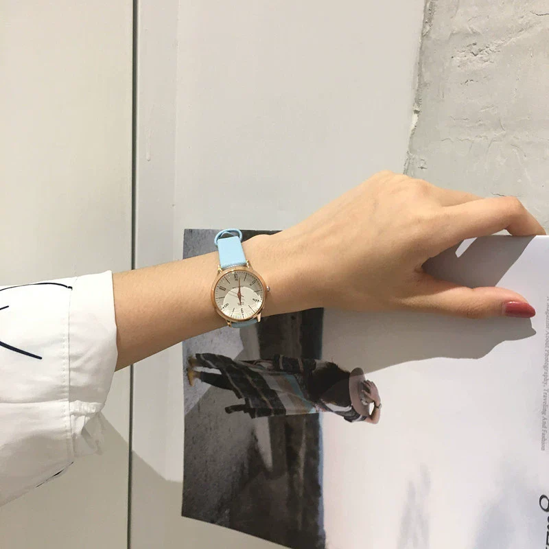 Wholesale Female Student Casual Retro Genuine And Imitation Leather Round Dial Quartz Watch With Alloy Case And Stainless Steel Clasp