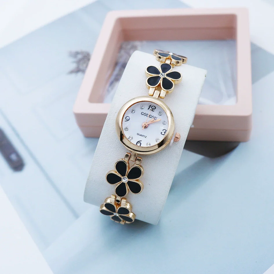 Wholesale Female Student Fashionable Alloy Bracelet Watch With Round Dial And Printed Logo - Image 2