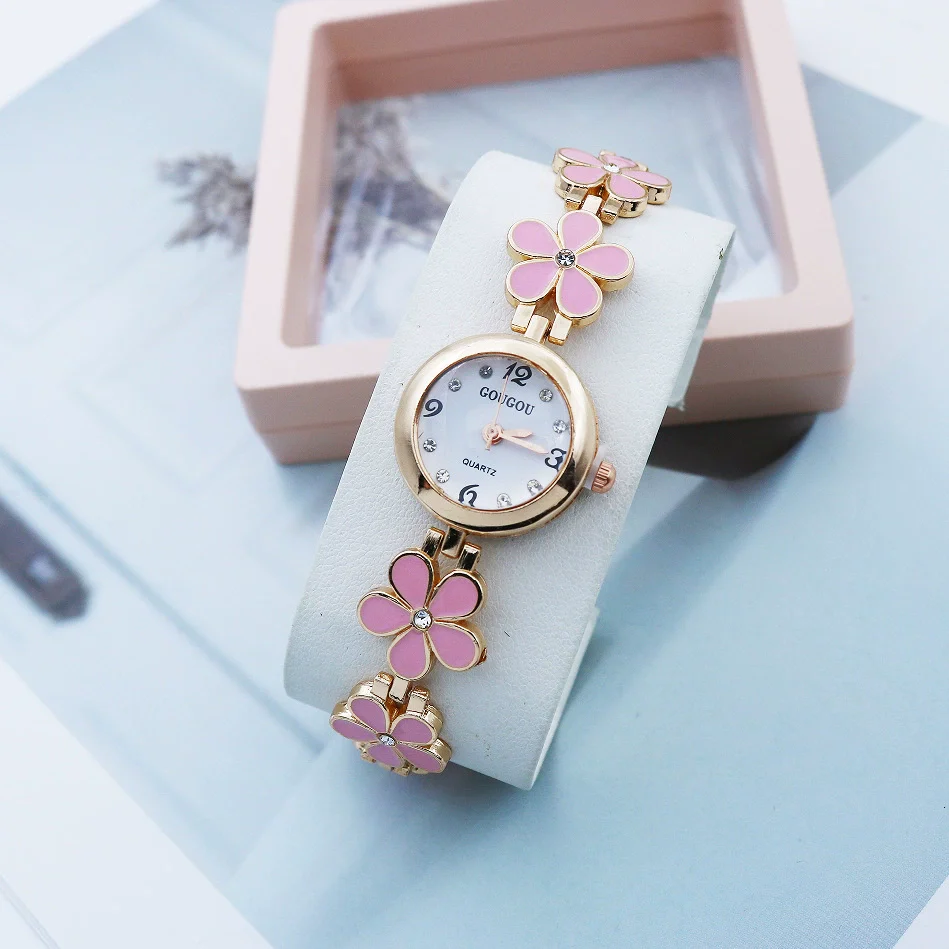 Wholesale Female Student Fashionable Alloy Bracelet Watch With Round Dial And Printed Logo - Image 3