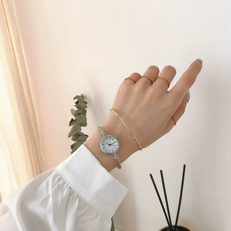 Wholesale Female Student Small Fresh Bracelet Watch Alloy Material Round Dial Printed Logo Literary Retro Style - Image 10
