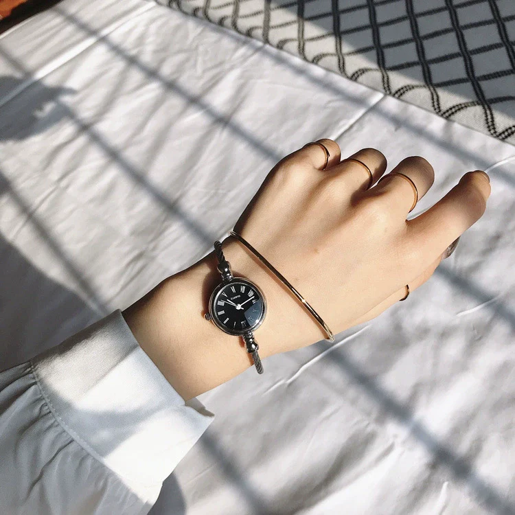 Wholesale Female Student Small Fresh Bracelet Watch Alloy Material Round Dial Printed Logo Literary Retro Style - Image 11
