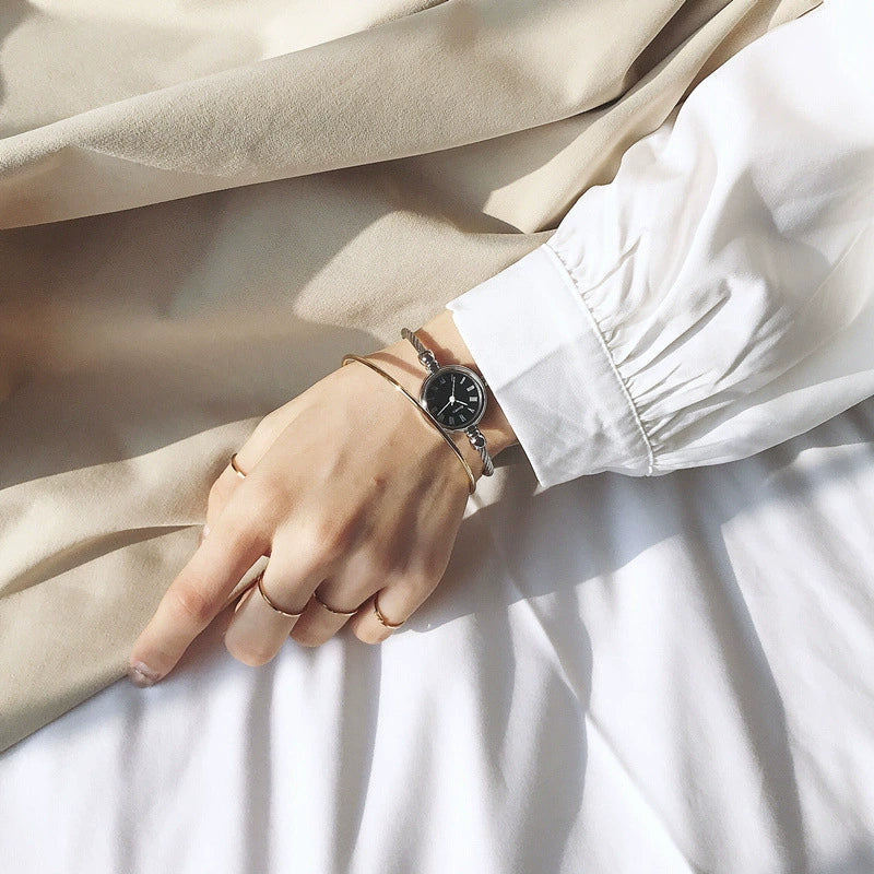 Wholesale Female Student Small Fresh Bracelet Watch Alloy Material Round Dial Printed Logo Literary Retro Style - Image 4