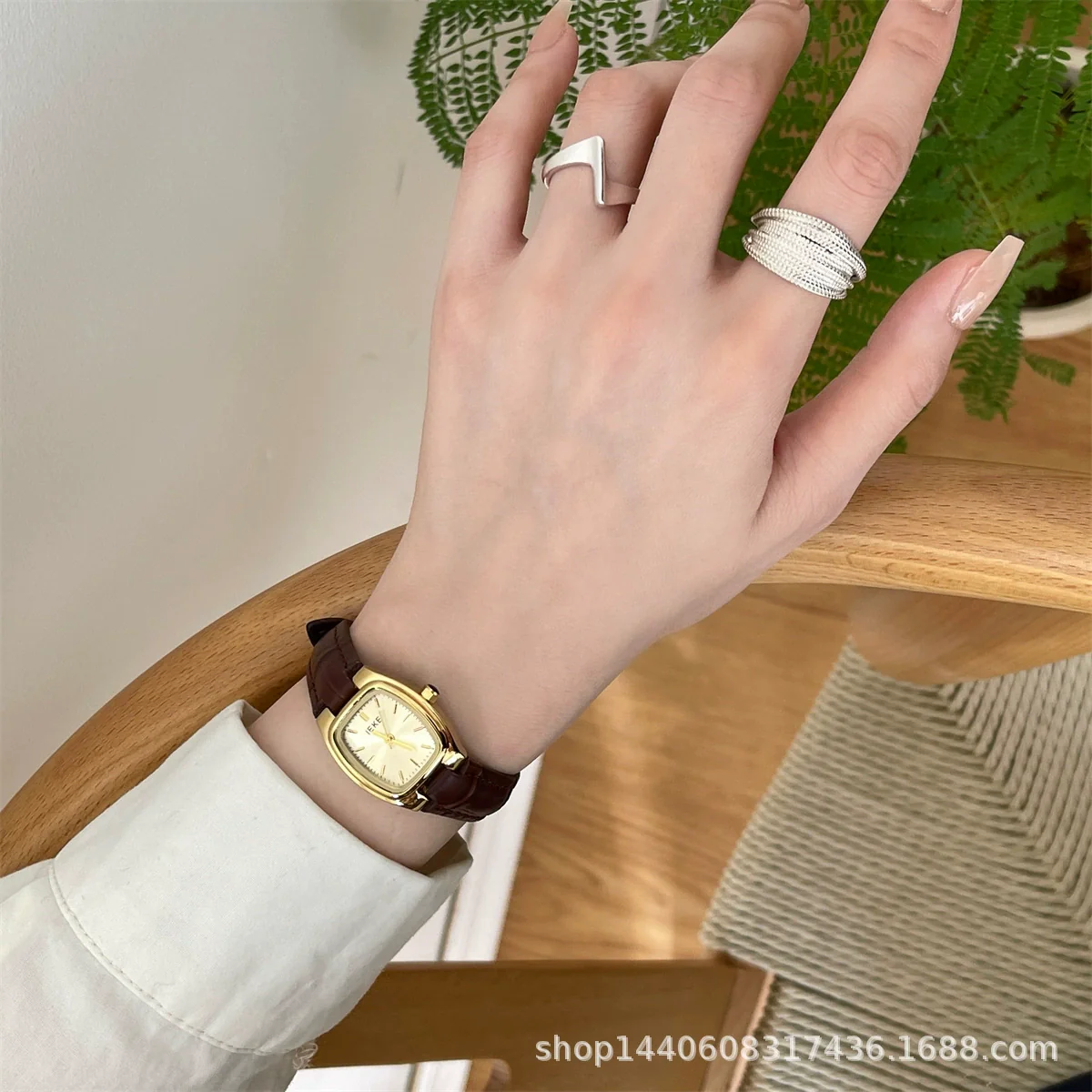 Wholesale Female Student Watch Metal Antique Style Simple Retro Allmatch - Image 3