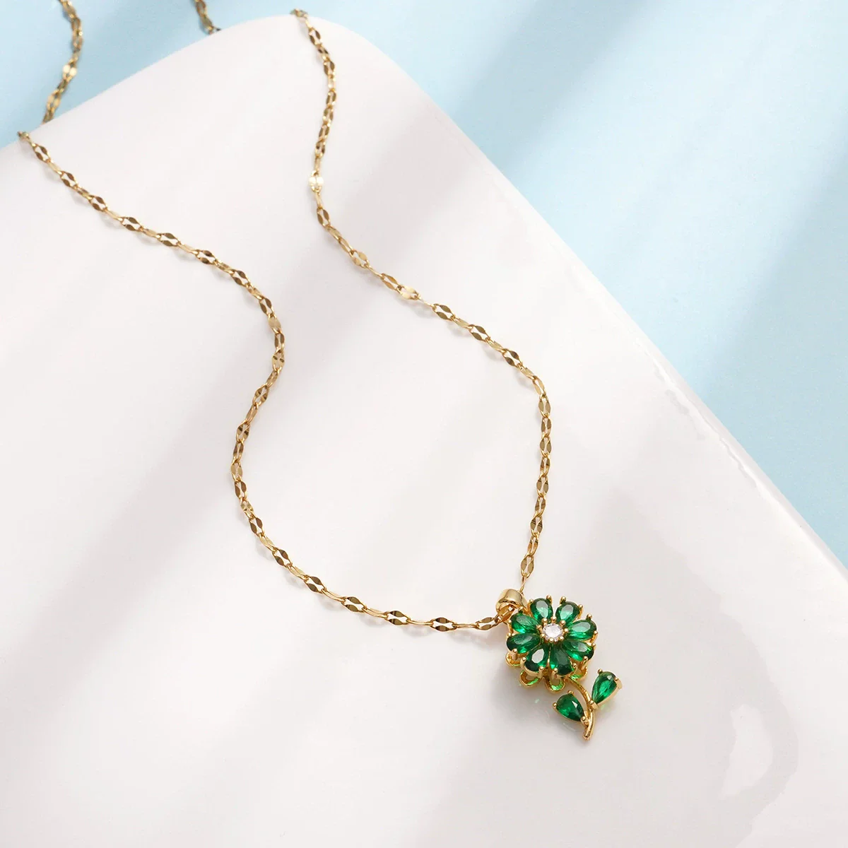 Wholesale Female Titanium Steel And Copper Ochain Necklace With Microinlaid Zircon Rotating Flower Pendant Light Luxury Style Electroplating Treatment - Image 4