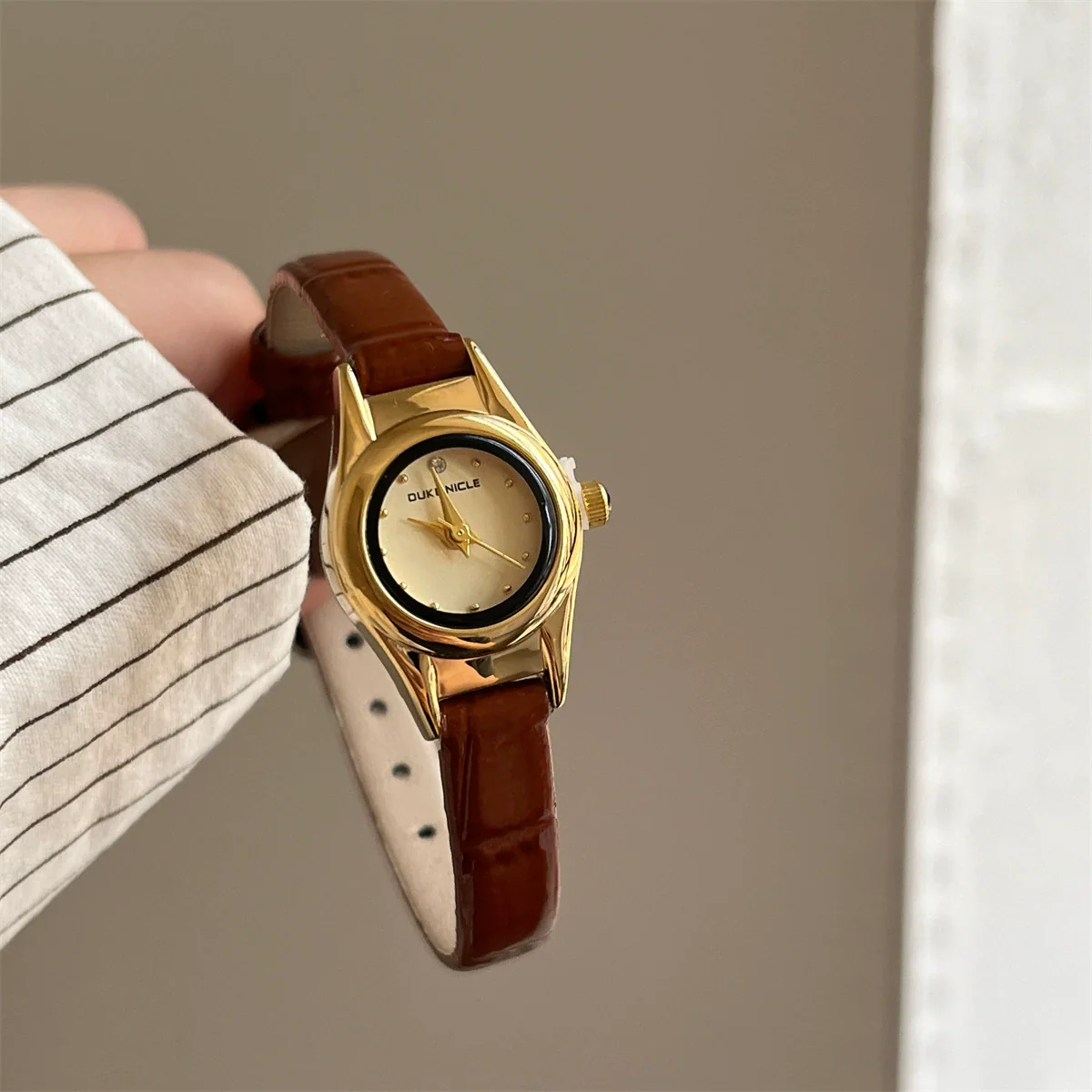 Wholesale Female Watch Metal Imitation Leather Strap Round Dial Fashion Simple Style