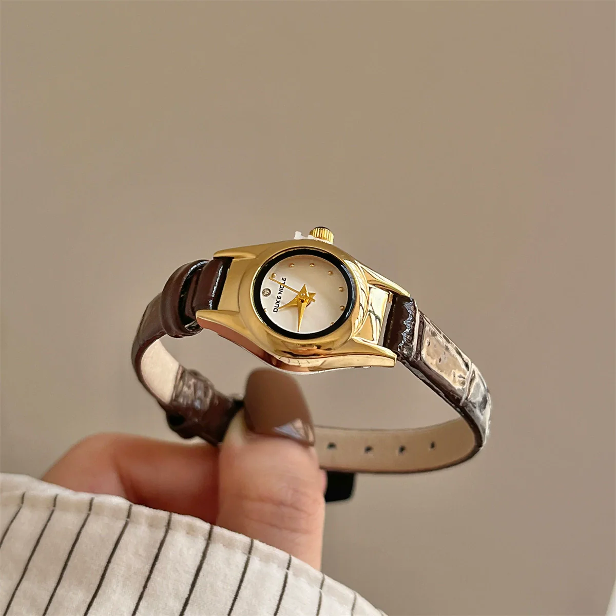 Wholesale Female Watch Metal Imitation Leather Strap Round Dial Fashion Simple Style - Image 6