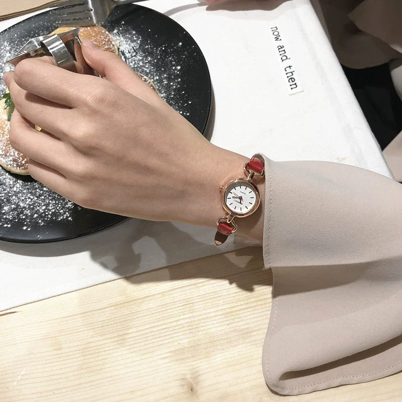 Wholesale Female Watches Alloy Case Imitation Leather Strap Heart And Round Shape Antique Style - Image 4