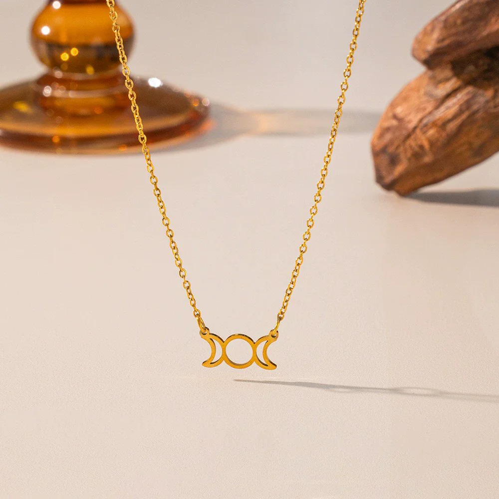 Wholesale Fourleaf Clover Rhombus Sweet And Cool Geometric Style Electroplated 18K Gold Steel Sweater Chain Jewelry For Women - Image 35
