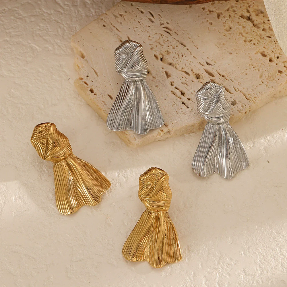 Wholesale French Retro Palace Style Bow Tie 18K Gold Plated Stainless Steel Earrings For Women - Image 3