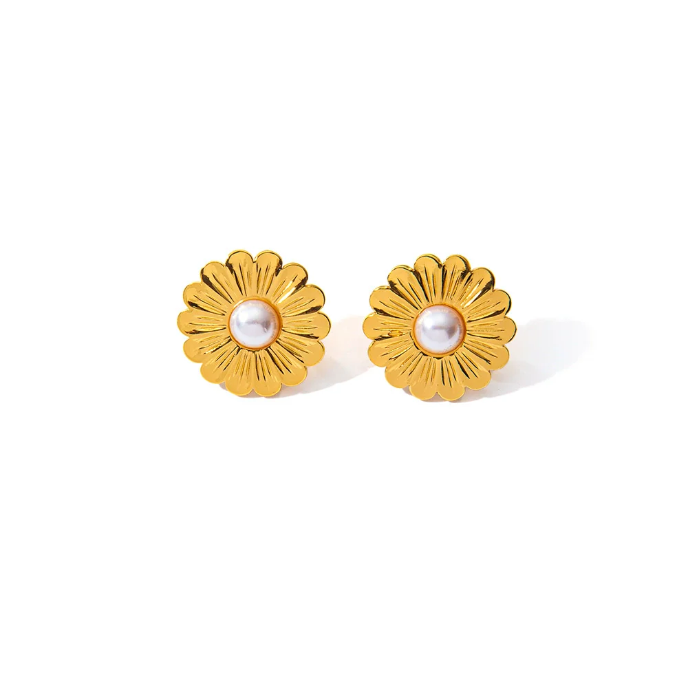 Wholesale French Retro Stainless Steel Flower Pearl Ear Studs For Women With Electroplating - Image 5