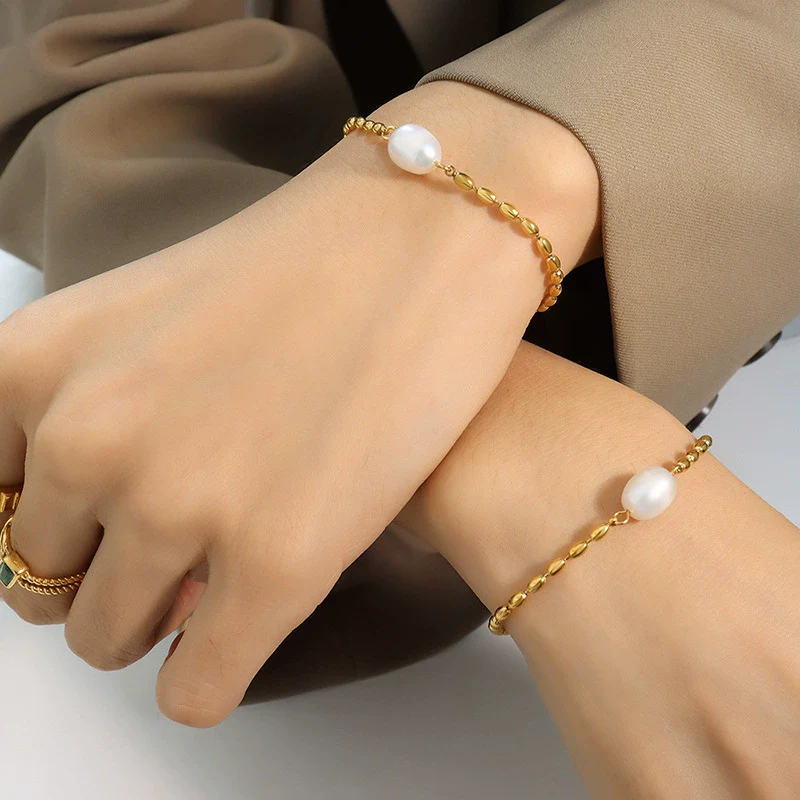 Wholesale Freshwater Pearl Stitching Rice Bead Titanium Steel Electroplated Flower Pattern Metal Chain Bracelet For Women - Image 3