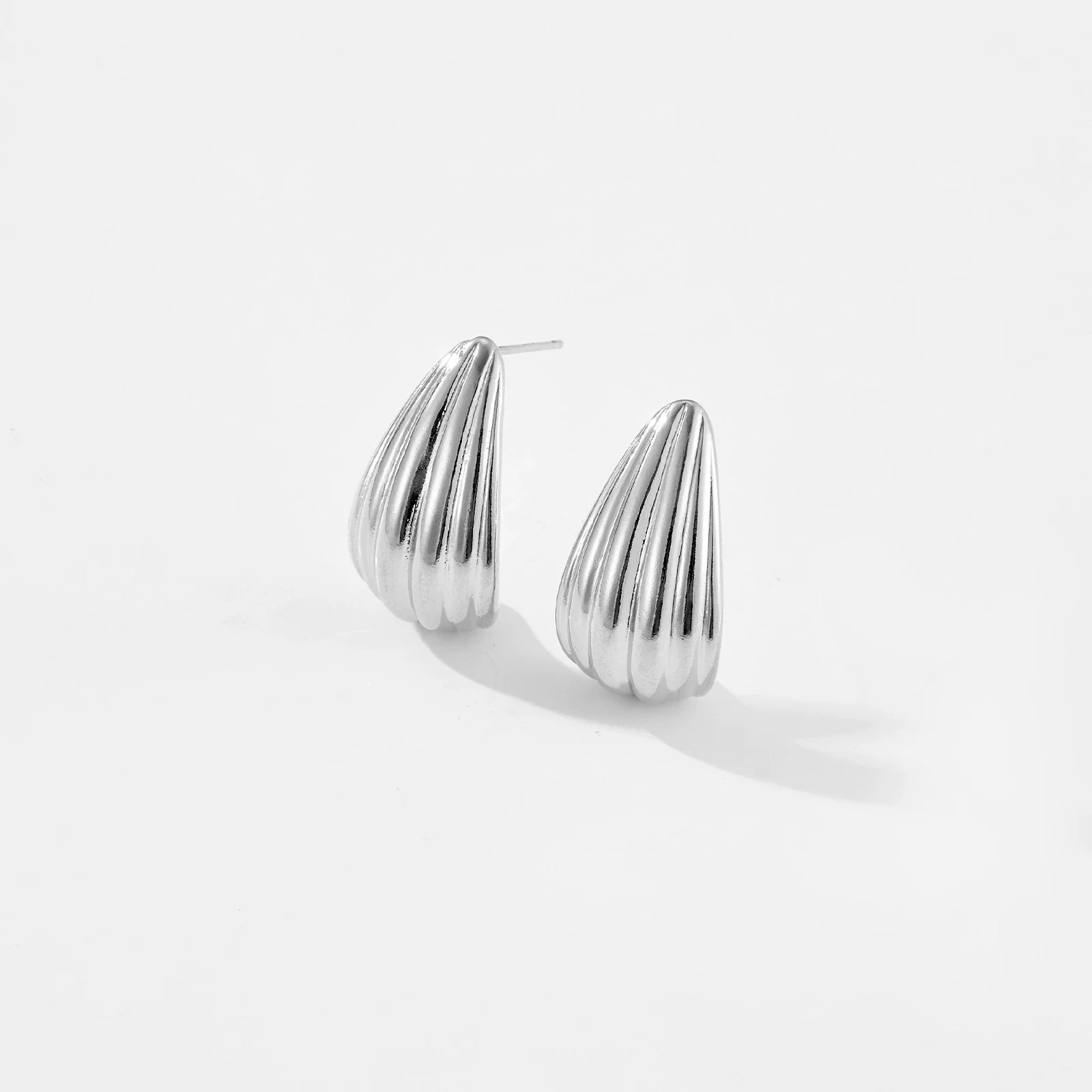 Wholesale Geometric Copper Earrings With Brushed And Micropaved Design Platinum And 18K Gold Electroplated For Women - Image 3