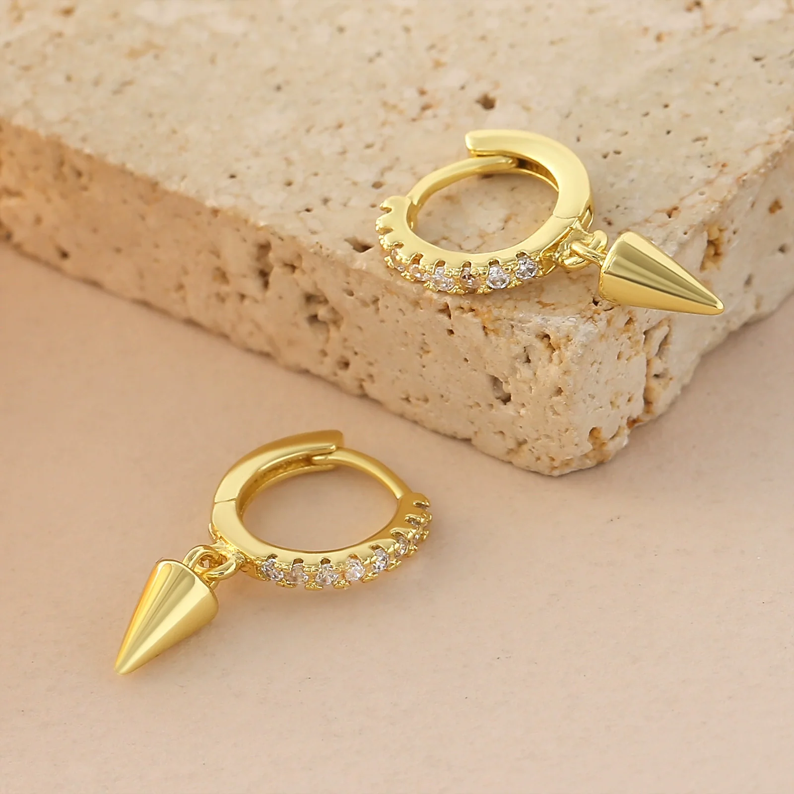 Wholesale Geometric Copper Electroplated 18K Gold Zirconinlaid Round Pointed Cone Drop Earrings For Women