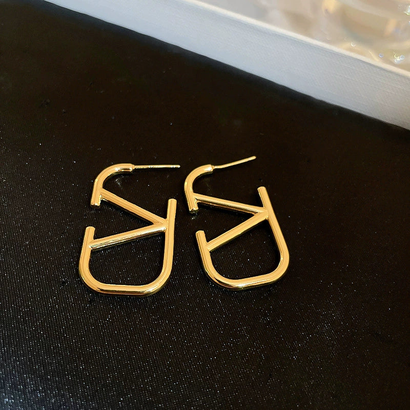 Wholesale Geometric Copper Electroplated Highend Women's Triangle Chain Earrings - Image 10